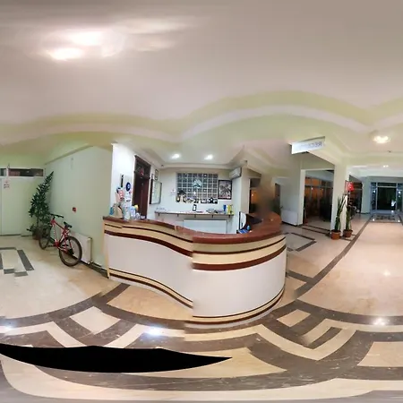 私日恩别墅酒店 *