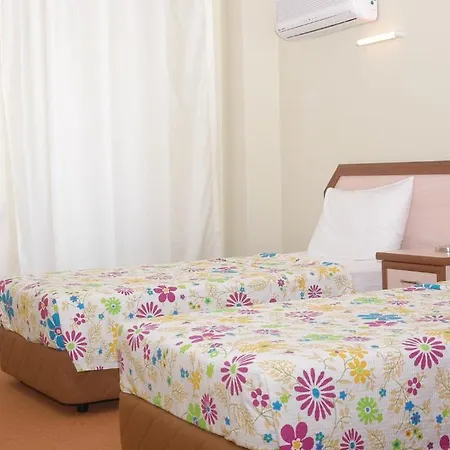 私日恩别墅酒店 *